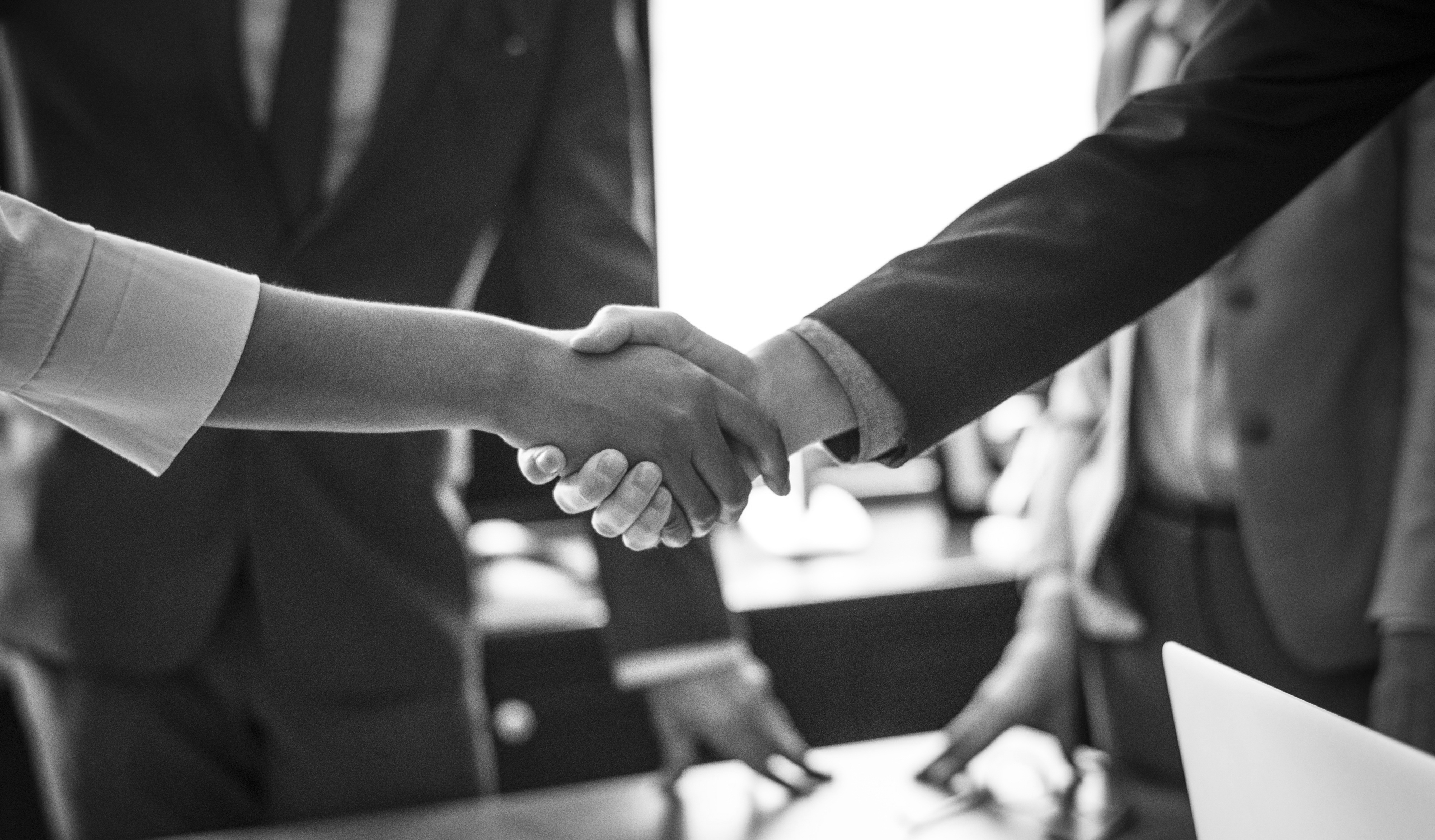 A Good Neighbor Pharmacy managed care expert shakes hands with a plan representative